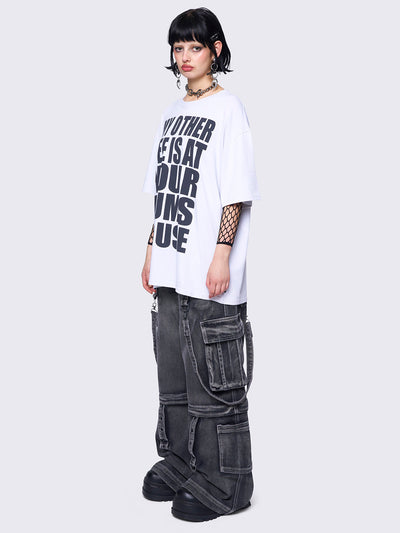 Oversized gaphic t-shirt in white with "My other tee is at your mum's house" slogan front print in black