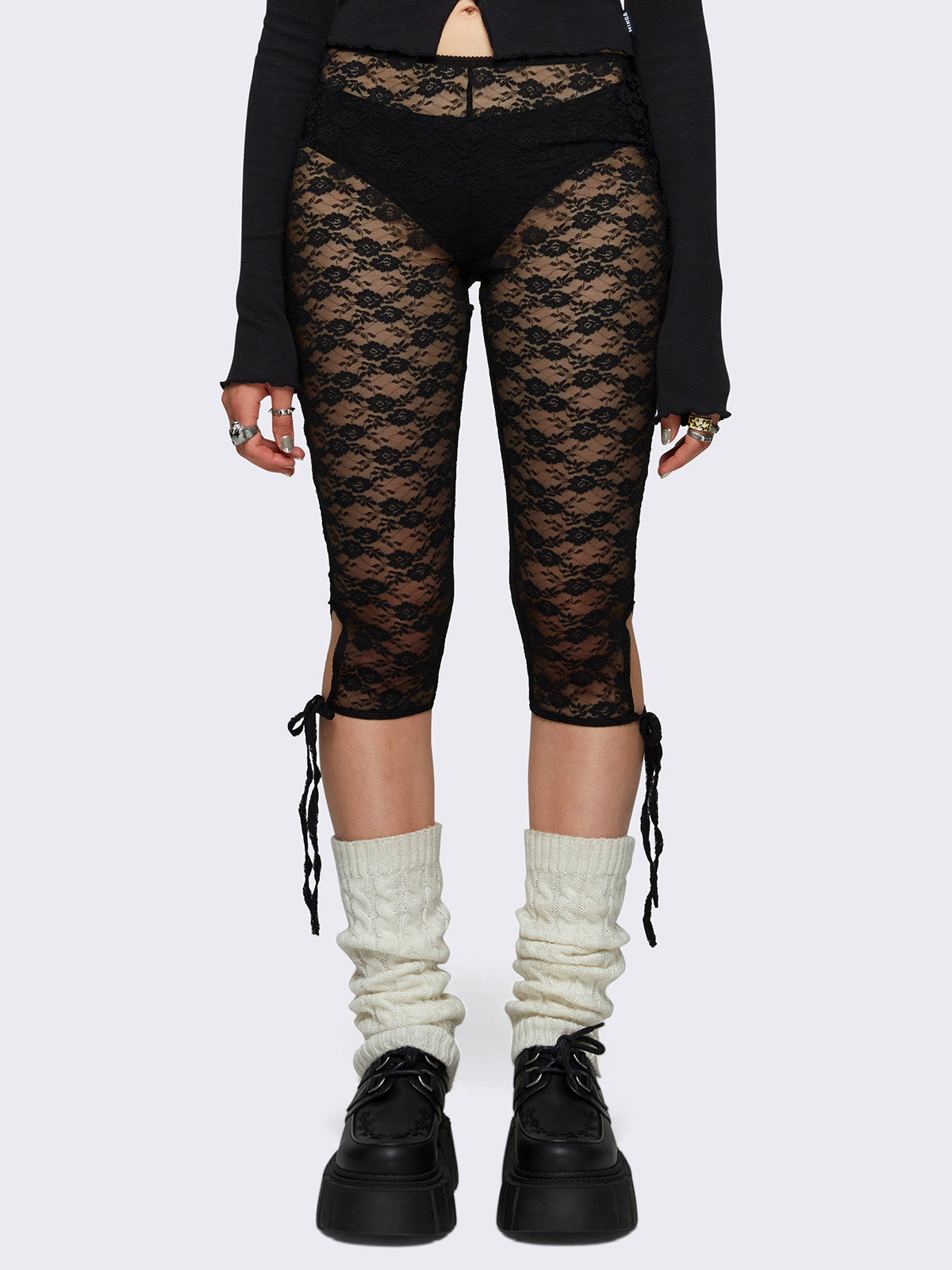 Lace capri leggings in black