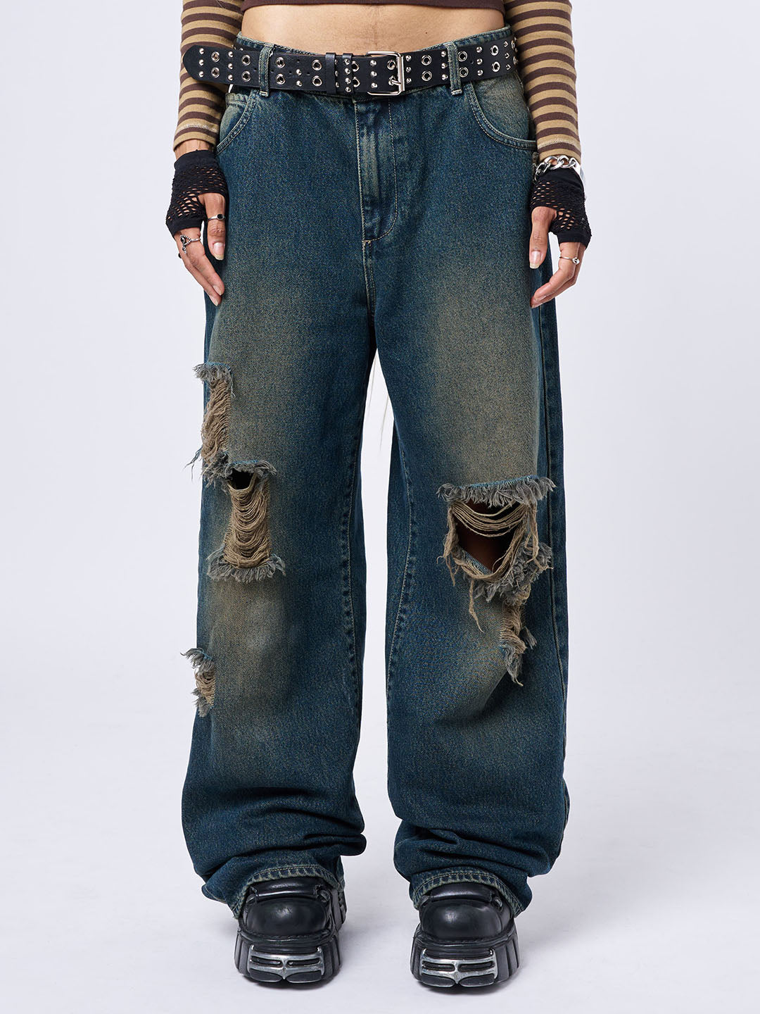 ripped knees baggy jeans in washed blue and loose fit- front view
