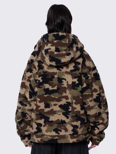 Oversized zip-up borg fleece jacket with camo print, featuring a hood, oversized fit, and embroidered logo patch. Ideal for grunge and Y2K-inspired streetwear.