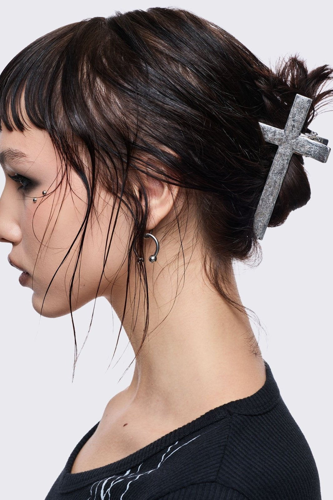 Metal hair claw clip with cross design