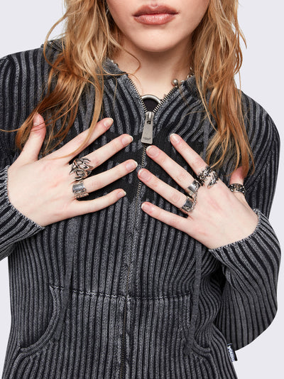 Set of 6 silver rings featuring a corset, spikes, thorns and chain designs. Slim and chunky bands styles. 