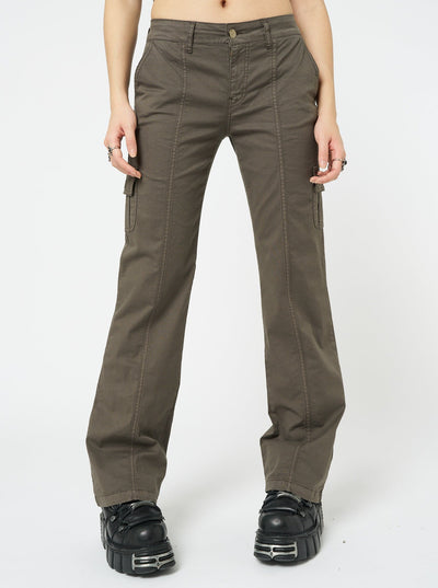 Embrace the Y2K fashion trend with these brown cargo pants featuring a stylish and functional design. Perfect for an edgy and retro-inspired look.