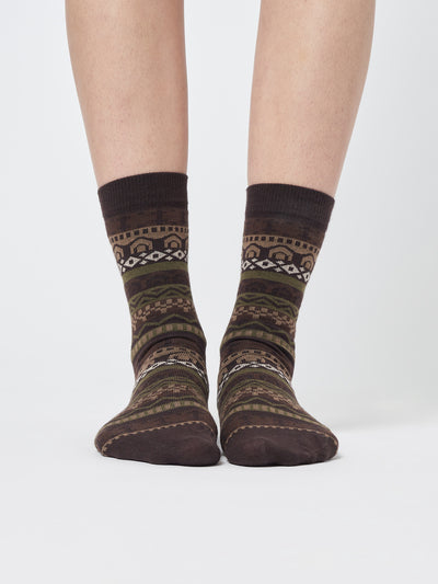 Stay cozy and stylish with these charming jacquard knit socks inspired by classic grandma-style designs.