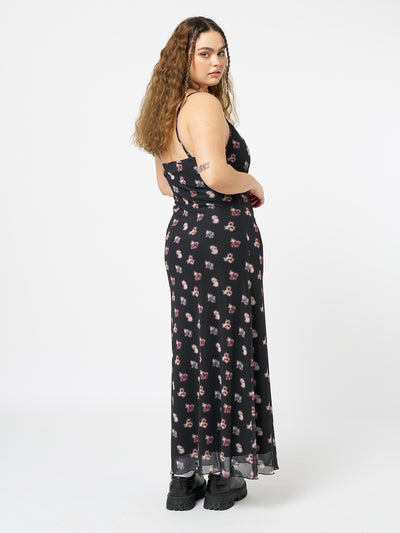 Unleash your feline spirit in this enchanting mesh maxi dress featuring a captivating cats print.