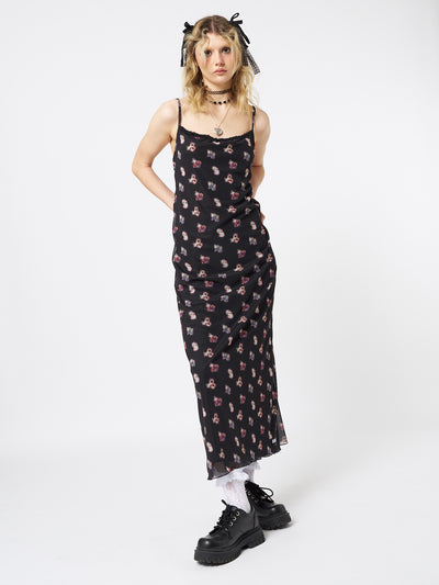 Unleash your feline spirit in this enchanting mesh maxi dress featuring a captivating cats print.